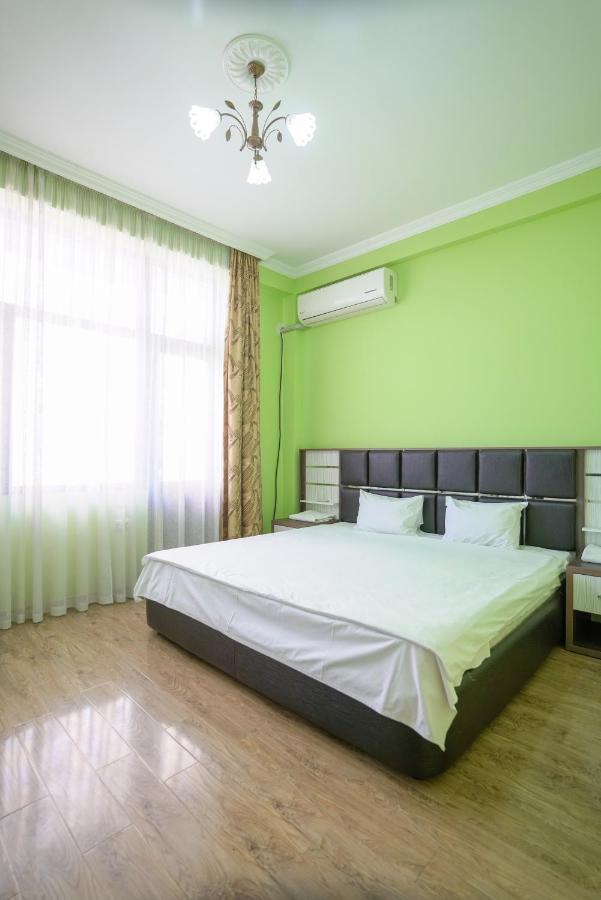 Apartments 37B Батуми Екстериор снимка