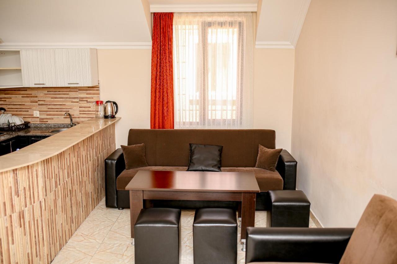 Apartments 37B Батуми Екстериор снимка